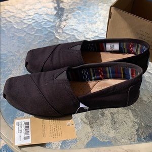 NBW ALL BLACK TOMS